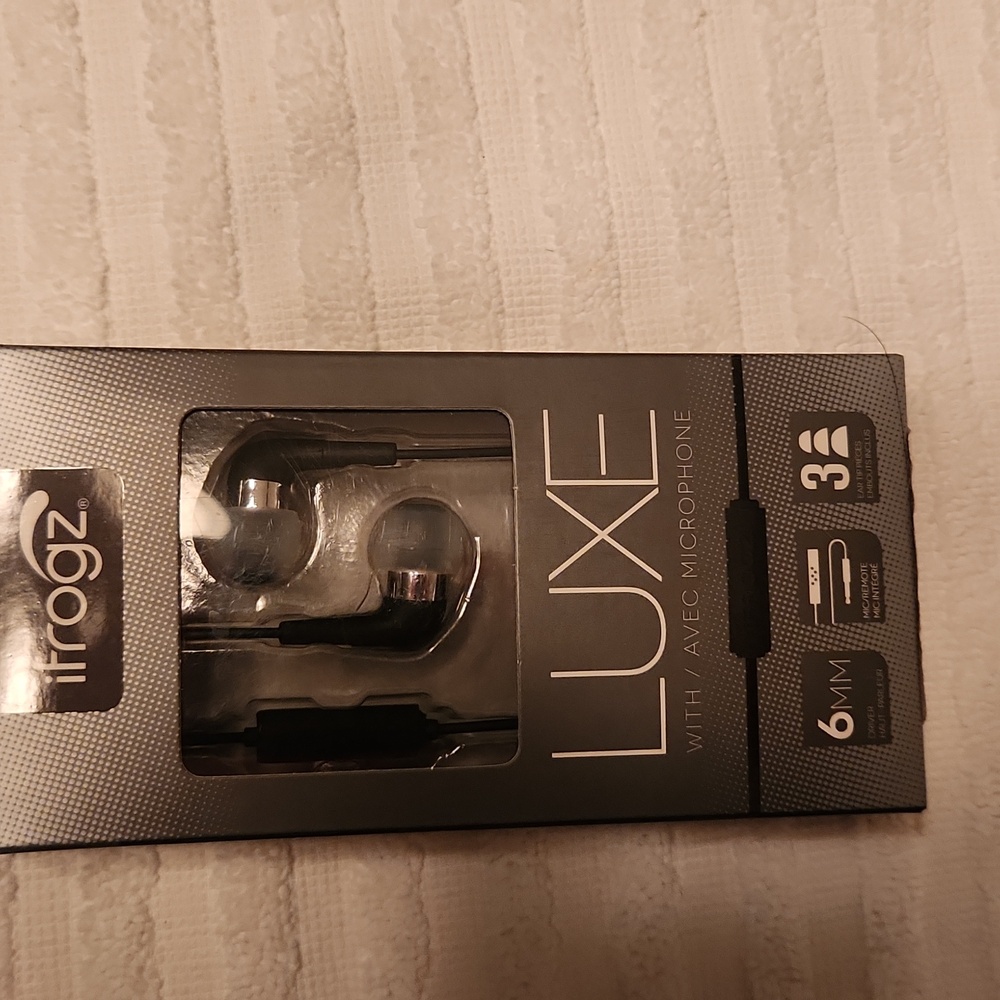 NIB Ifrogz luxe earbuds with Avec microphone